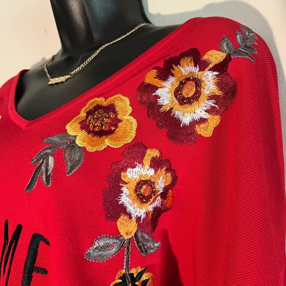 Red V-Neck Sweater with Floral Appliqué – Women’s Size Large - Picture 4 of 5